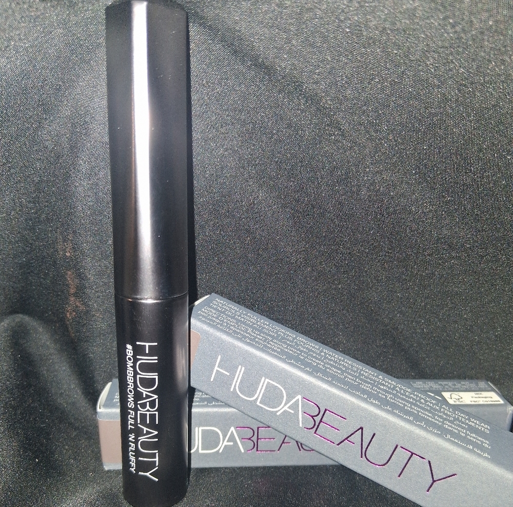 HUDA BEAUTY Full N Fluffy BROW GEL